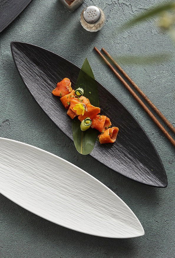 Plato de Cerámica con Forma de Hoja – Fuente Texturizada para Sushi o Aperitivos