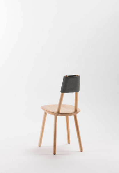 Silla de Comedor Naïve de Madera y Tapizado Minimalista – Diseño Escandinavo