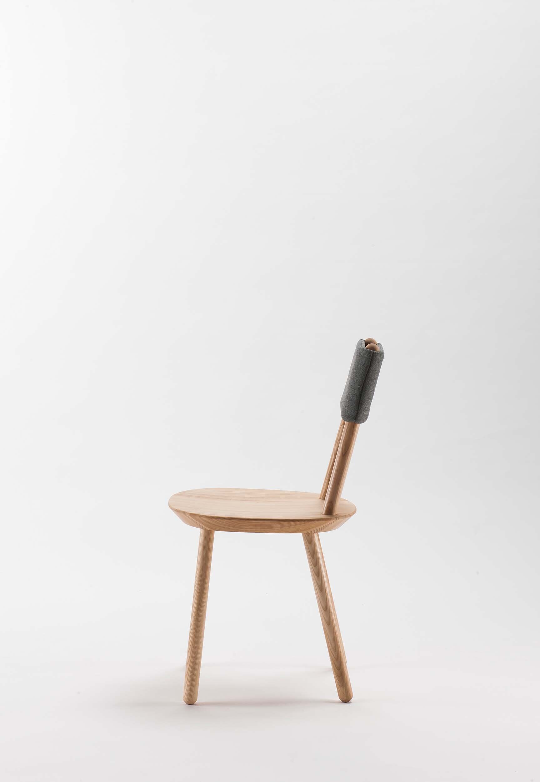 Silla de Comedor Naïve de Madera y Tapizado Minimalista – Diseño Escandinavo