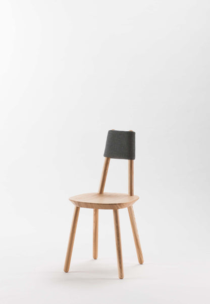 Silla de Comedor Naïve de Madera y Tapizado Minimalista – Diseño Escandinavo