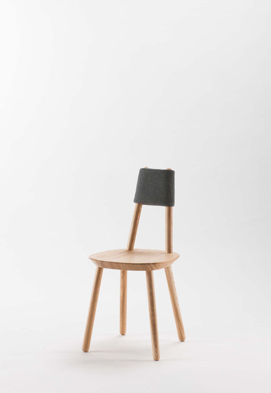 Silla de Comedor Naïve de Madera y Tapizado Minimalista – Diseño Escandinavo