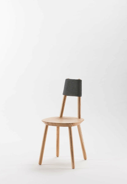 Silla de Comedor Naïve de Madera y Tapizado Minimalista – Diseño Escandinavo