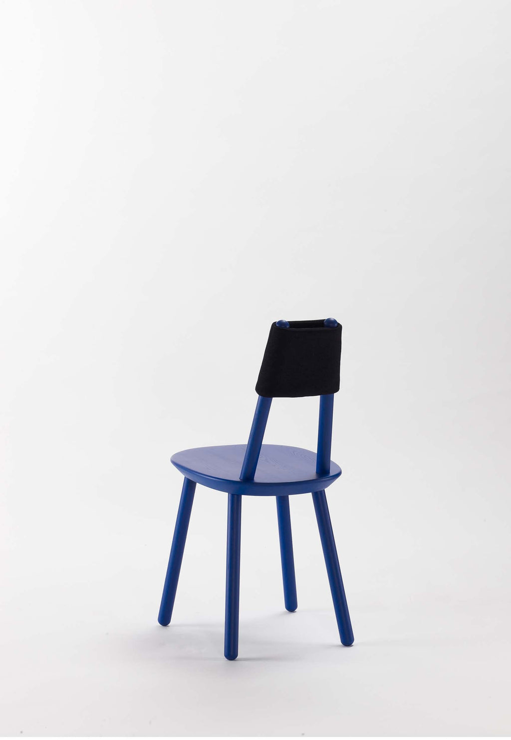 Silla de Comedor Naïve de Madera y Tapizado Minimalista – Diseño Escandinavo