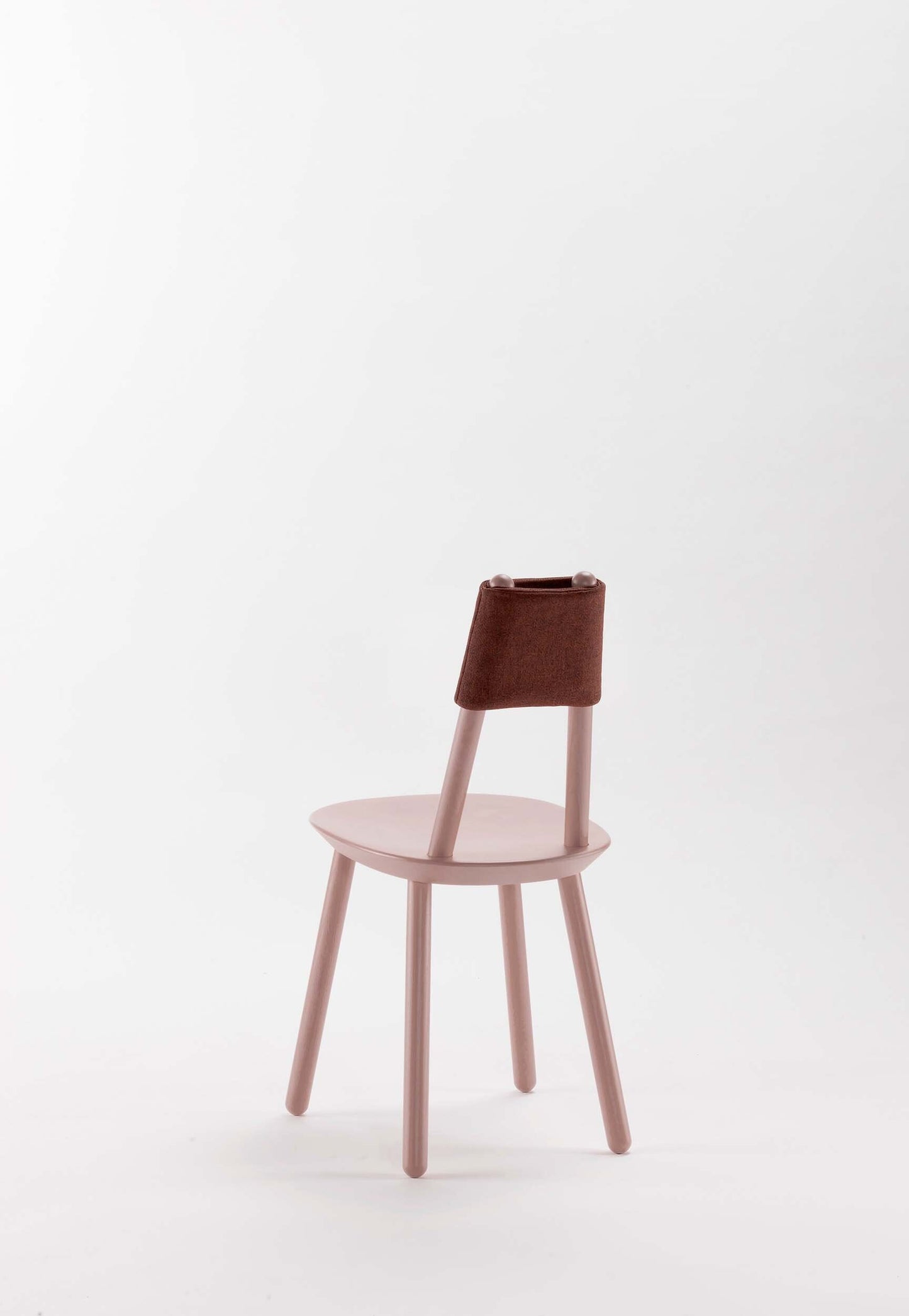 Silla de Comedor Naïve de Madera y Tapizado Minimalista – Diseño Escandinavo