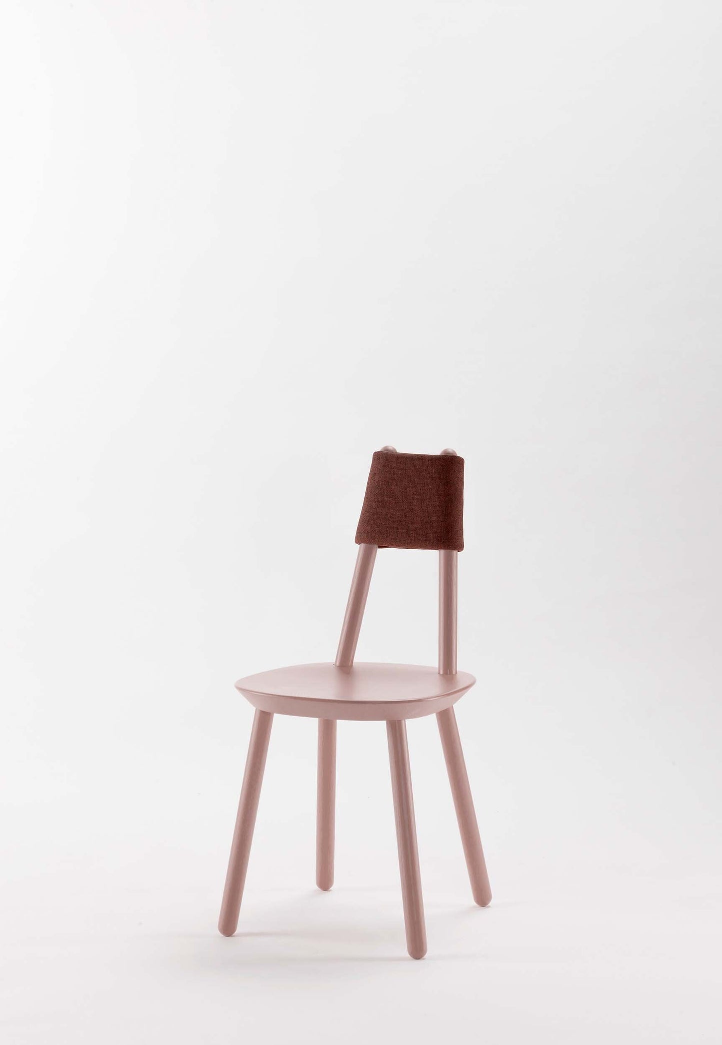 Silla de Comedor Naïve de Madera y Tapizado Minimalista – Diseño Escandinavo