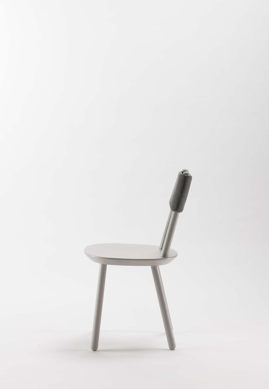 Silla de Comedor Naïve de Madera y Tapizado Minimalista – Diseño Escandinavo