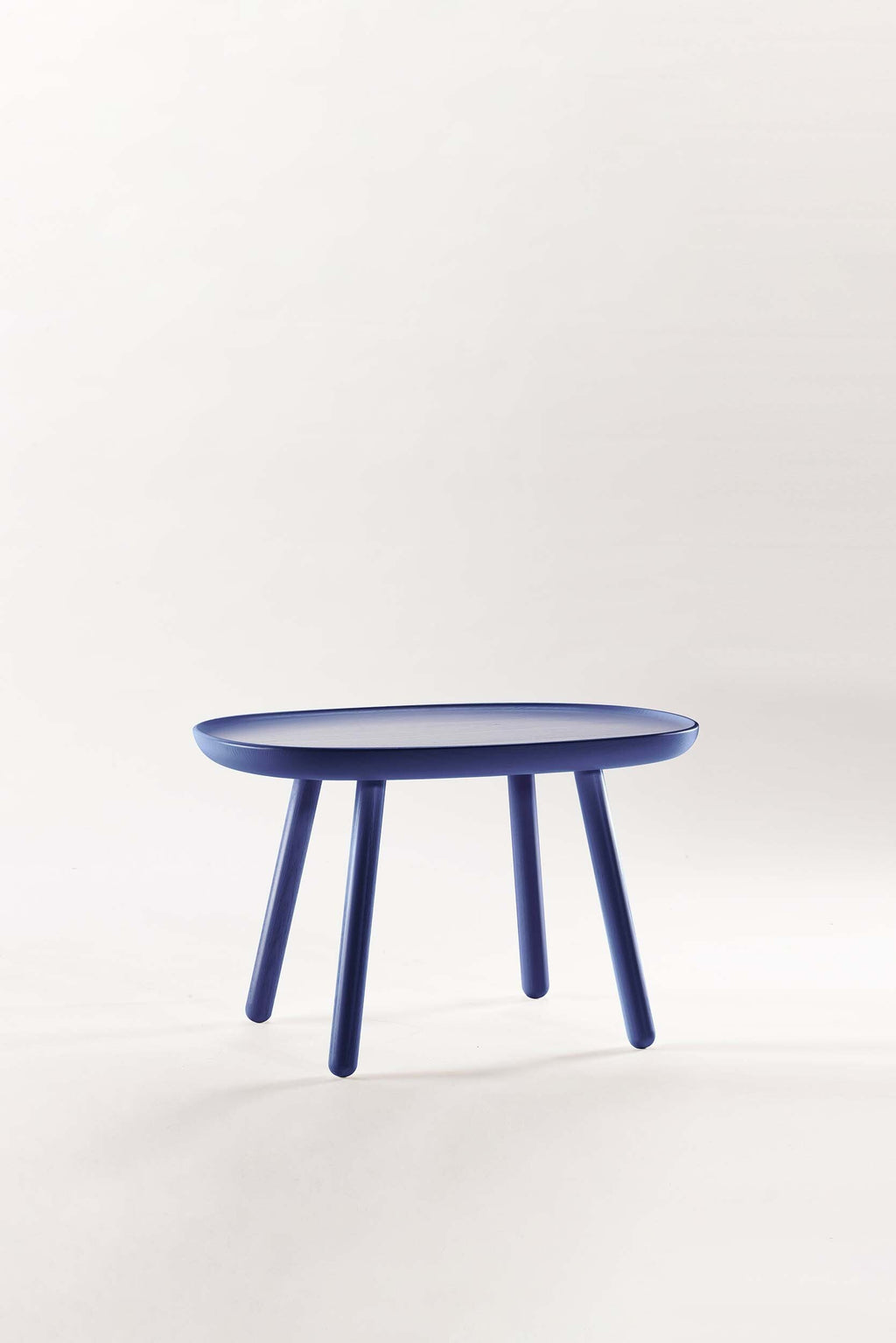 Mesa Auxiliar Naïve de Madera Maciza – Diseño Escandinavo Minimalista