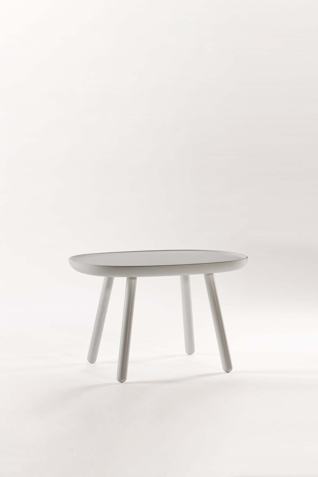 Mesa Auxiliar Naïve de Madera Maciza – Diseño Escandinavo Minimalista