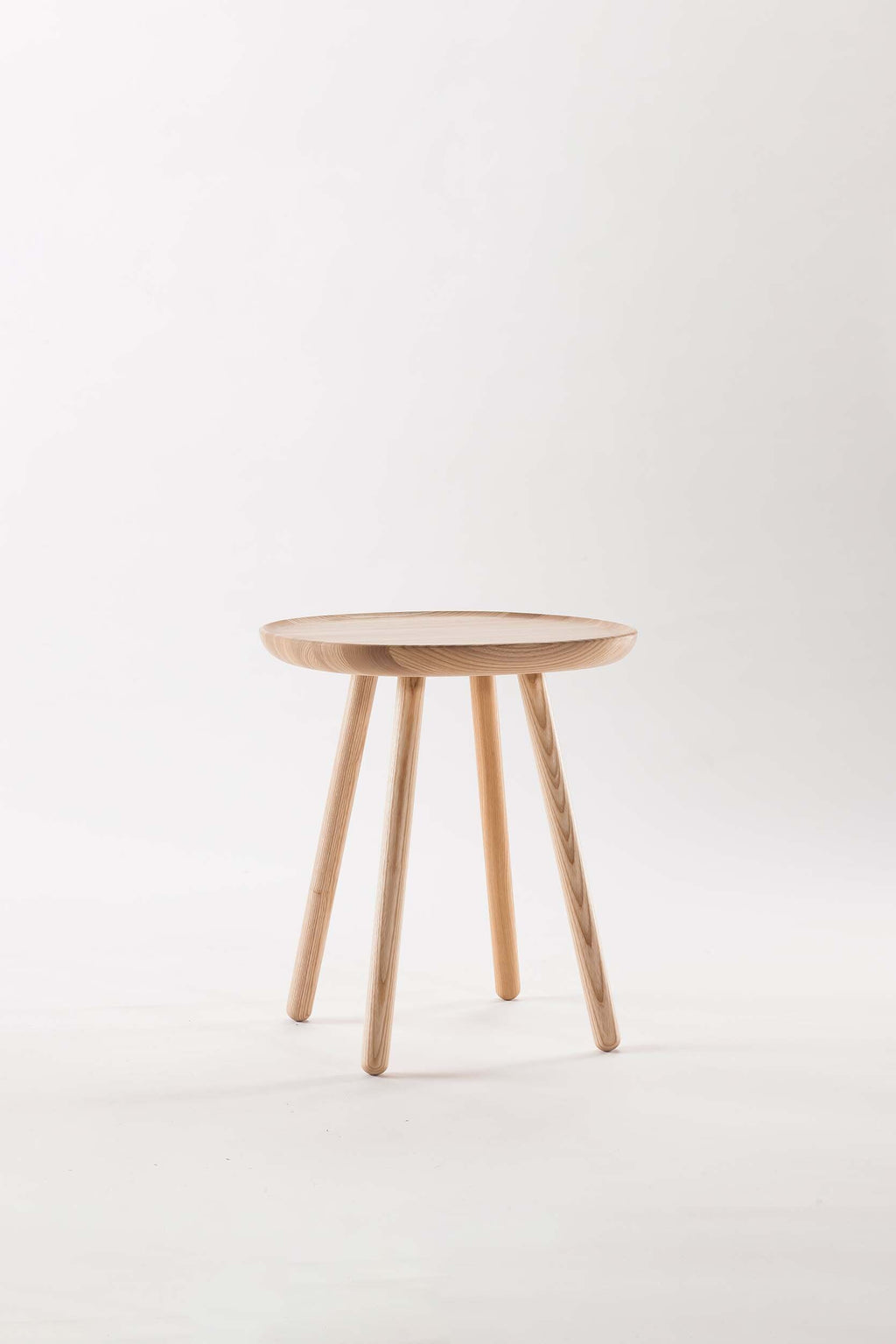 Mesa Auxiliar Naïve de Madera Maciza – Diseño Escandinavo Minimalista