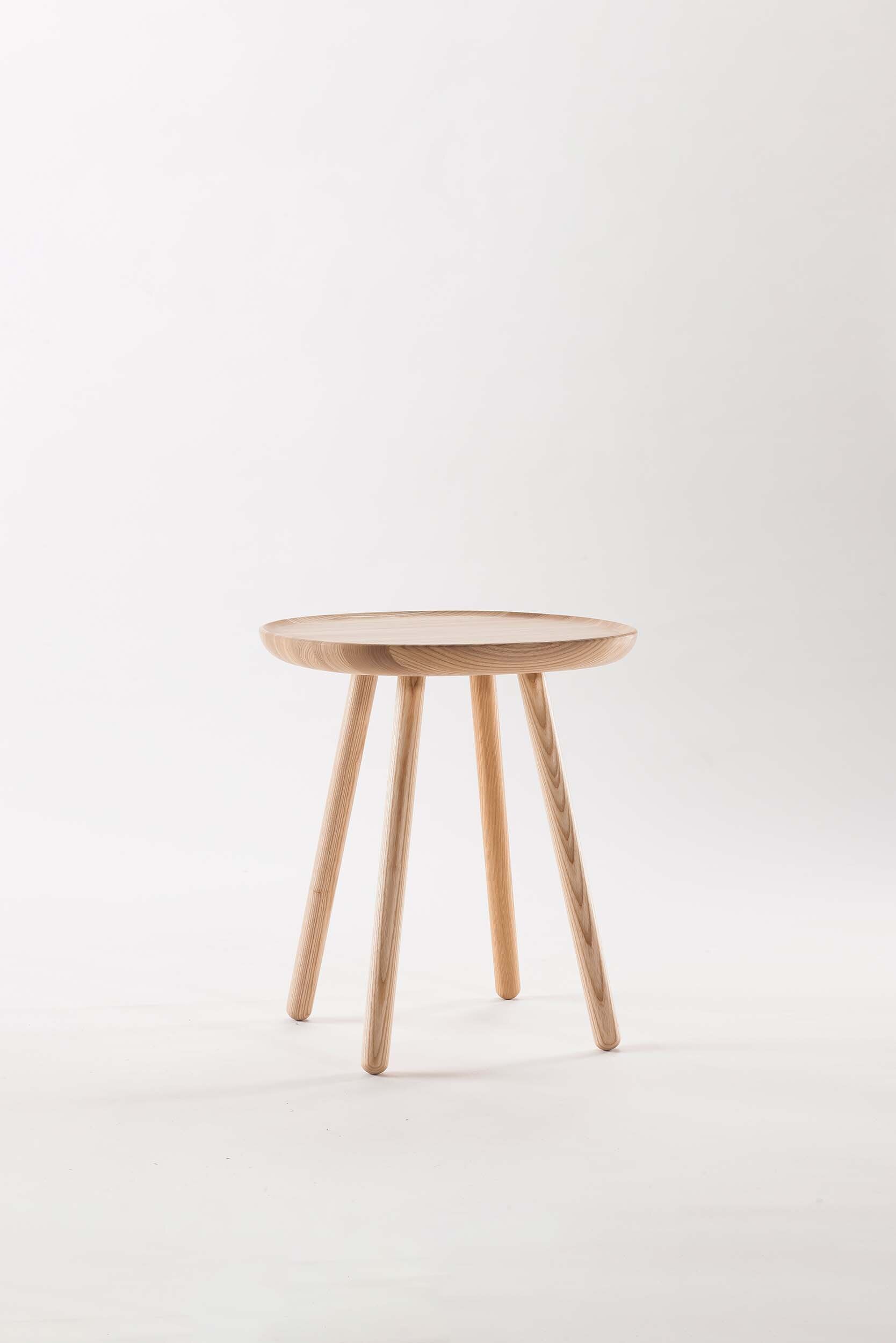 Mesa Auxiliar Naïve de Madera Maciza – Diseño Escandinavo Minimalista