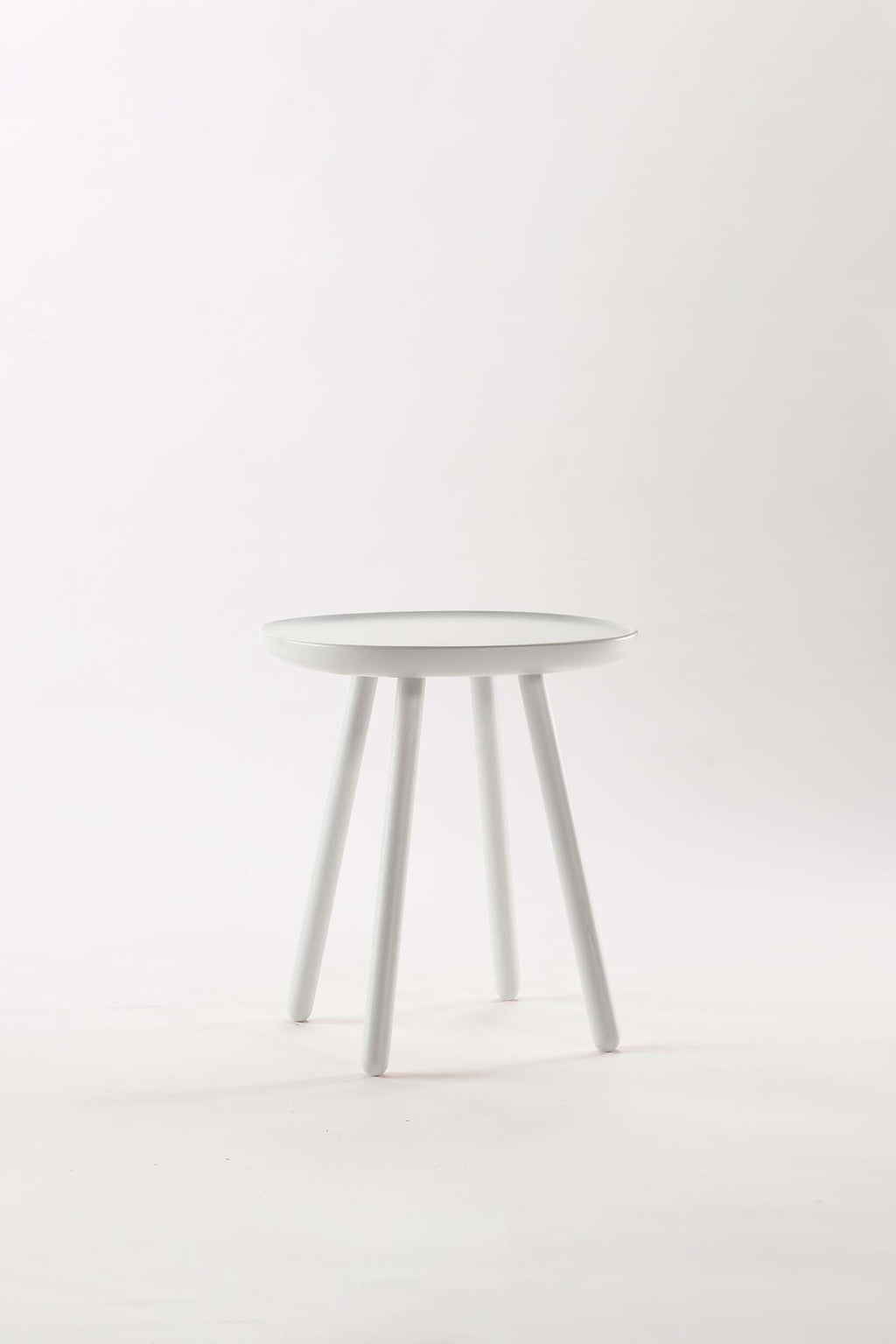 Mesa Auxiliar Naïve de Madera Maciza – Diseño Escandinavo Minimalista