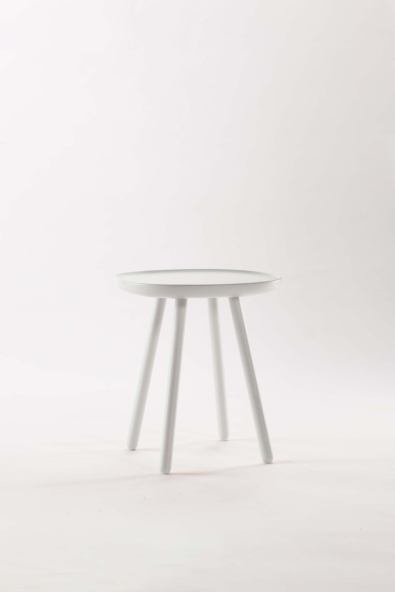 Mesa Auxiliar Naïve de Madera Maciza – Diseño Escandinavo Minimalista