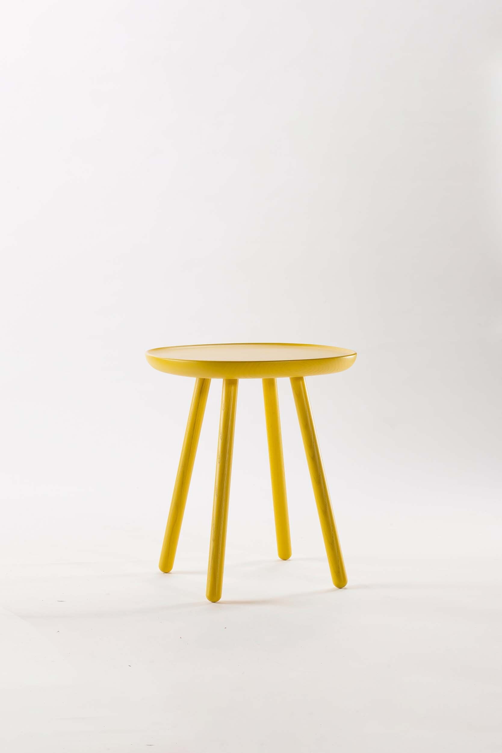 Mesa Auxiliar Naïve de Madera Maciza – Diseño Escandinavo Minimalista