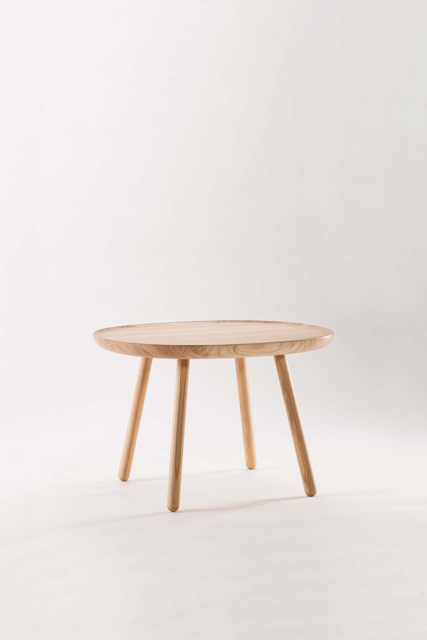 Mesa Auxiliar Naïve de Madera Maciza – Diseño Escandinavo Minimalista