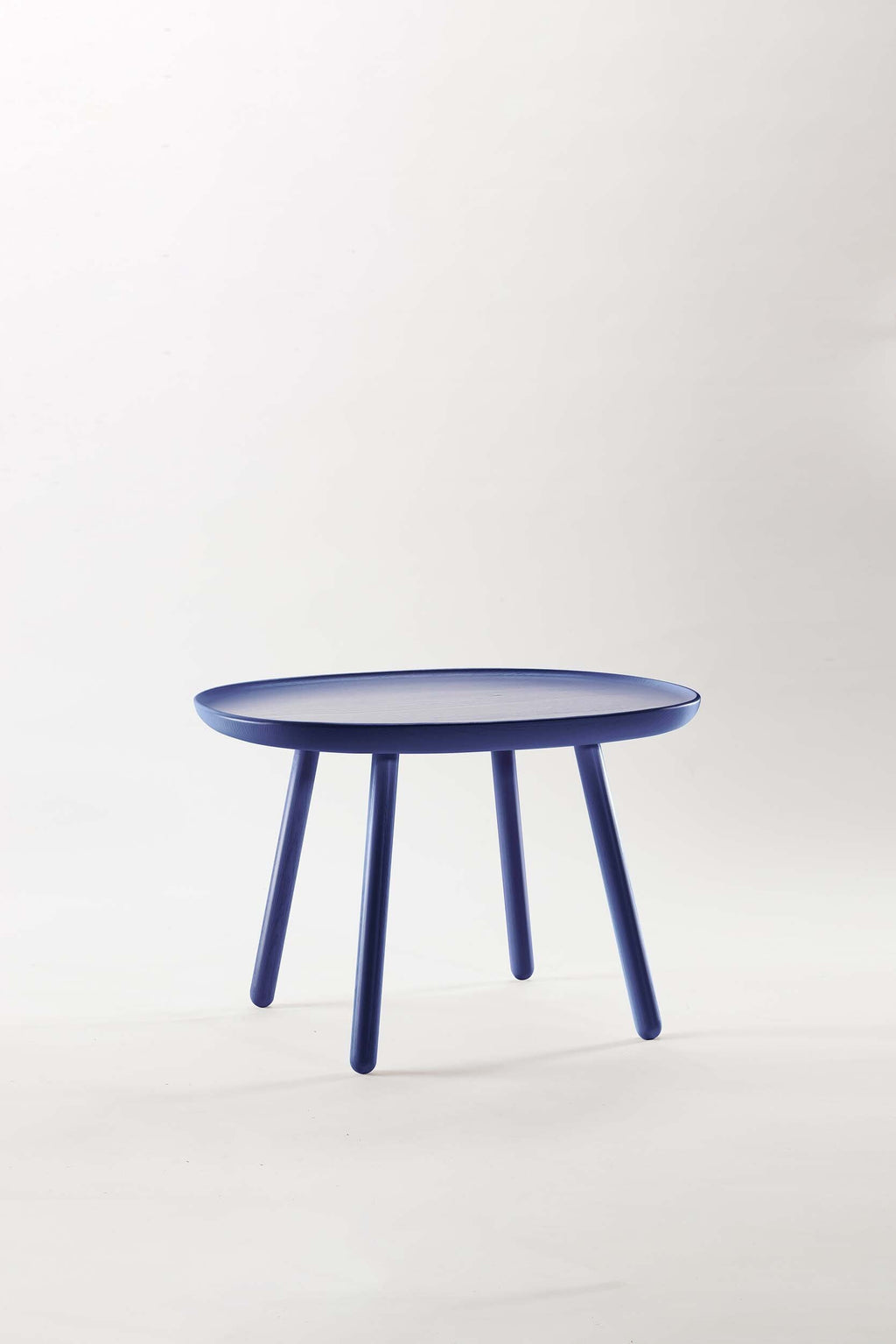 Mesa Auxiliar Naïve de Madera Maciza – Diseño Escandinavo Minimalista
