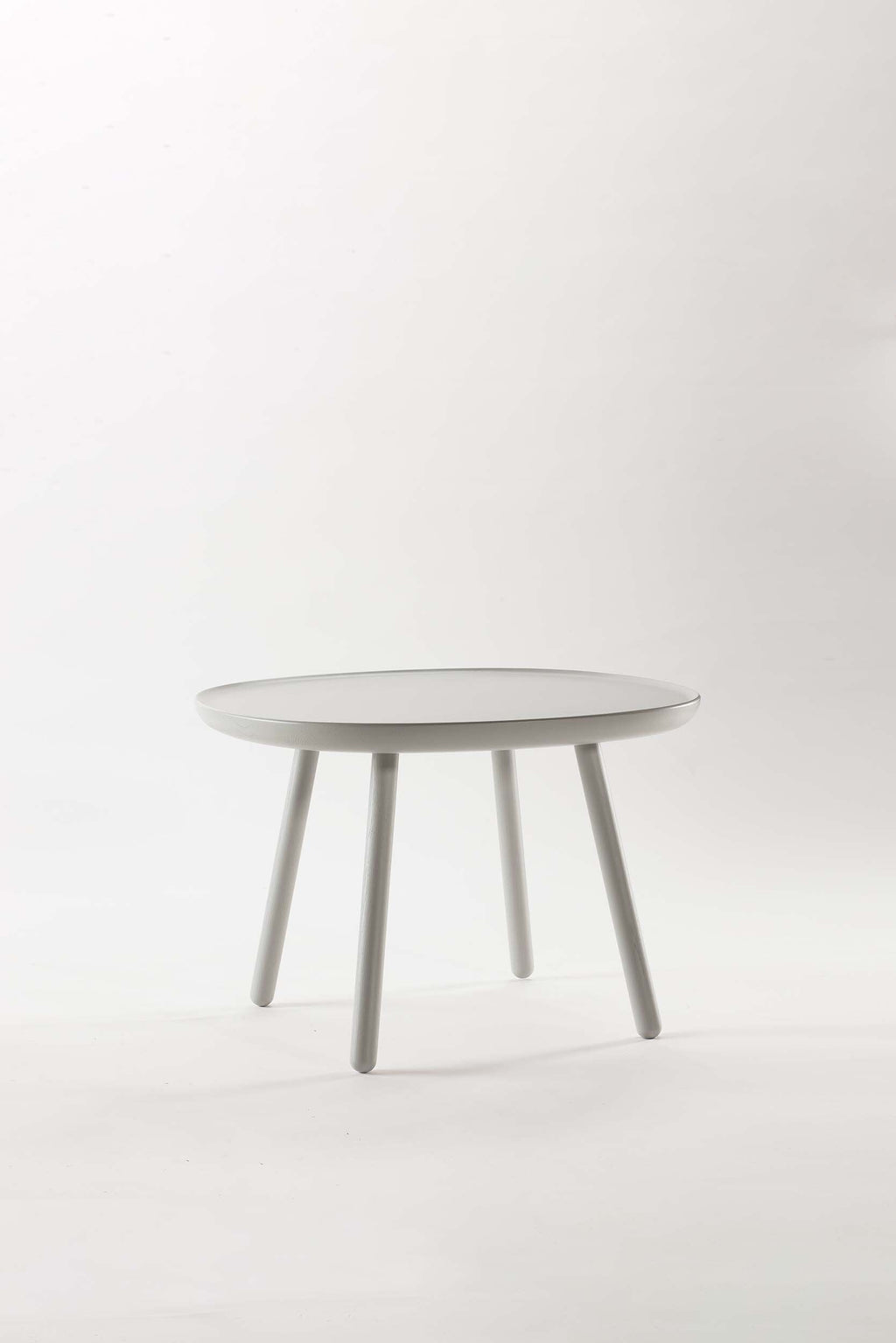 Mesa Auxiliar Naïve de Madera Maciza – Diseño Escandinavo Minimalista