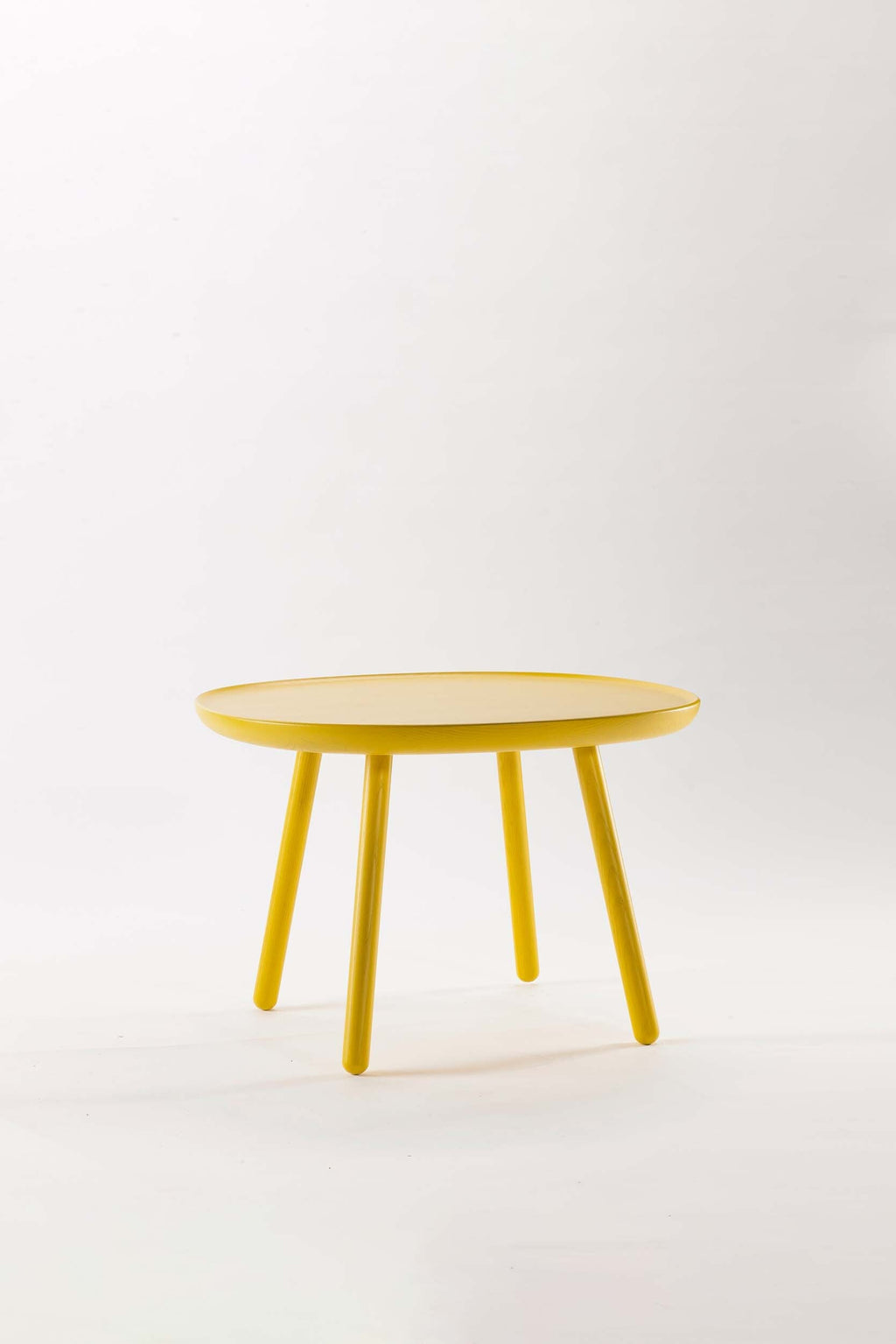 Mesa Auxiliar Naïve de Madera Maciza – Diseño Escandinavo Minimalista