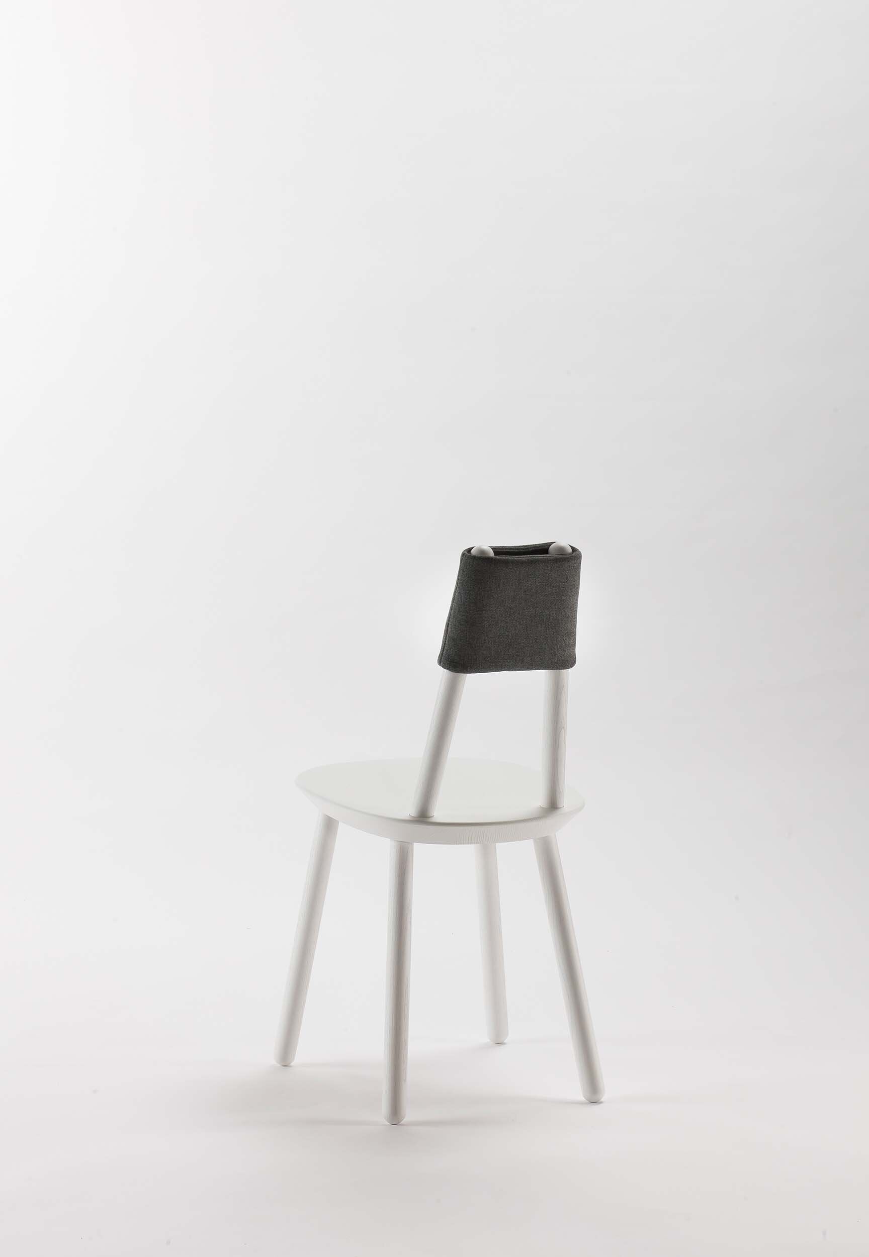 Silla de Comedor Naïve de Madera y Tapizado Minimalista – Diseño Escandinavo