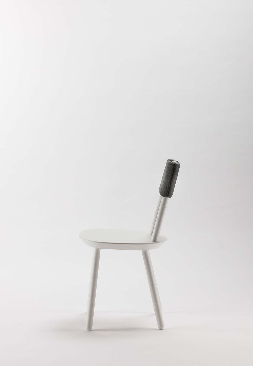 Silla de Comedor Naïve de Madera y Tapizado Minimalista – Diseño Escandinavo